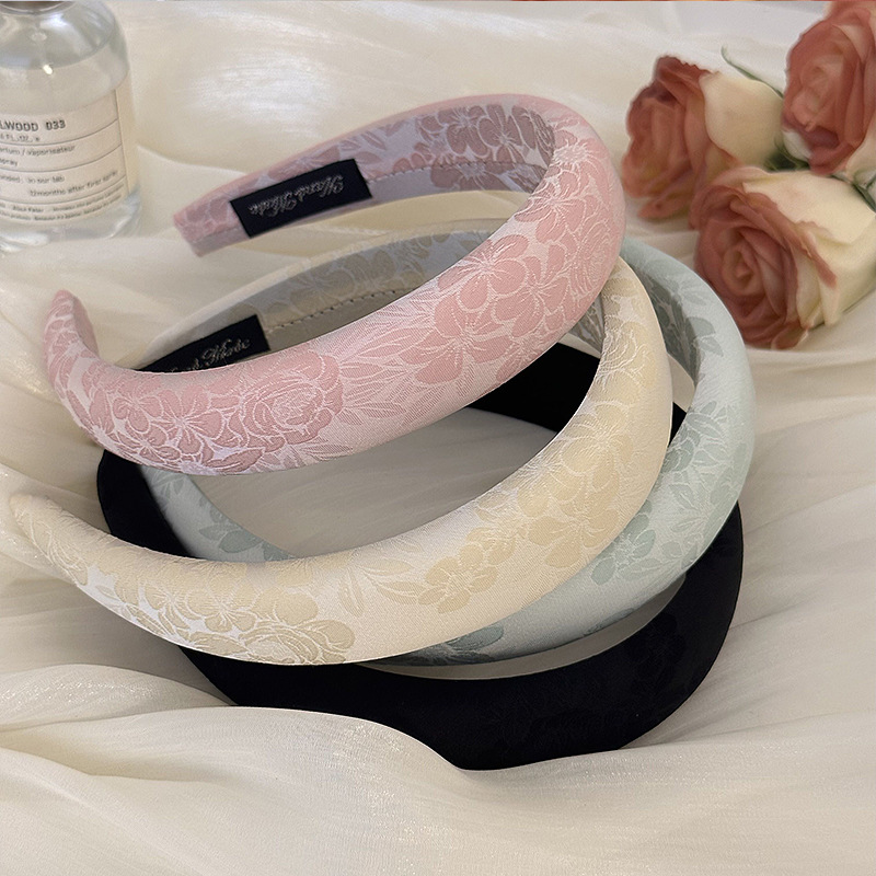 Embroidery Hooping - Tiaras com bordados de flor para