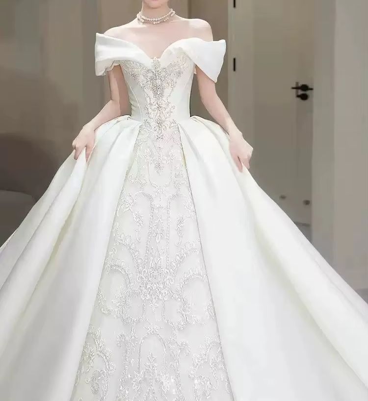 Vestidos de Noiva Chiques com  - Embroidery Beads avaliação e preço
